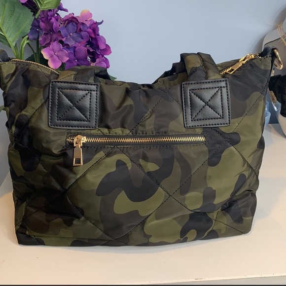 🔥 RESTOCKED!🔥 Camo Puffer Tote Bag - Picture 14 of 14